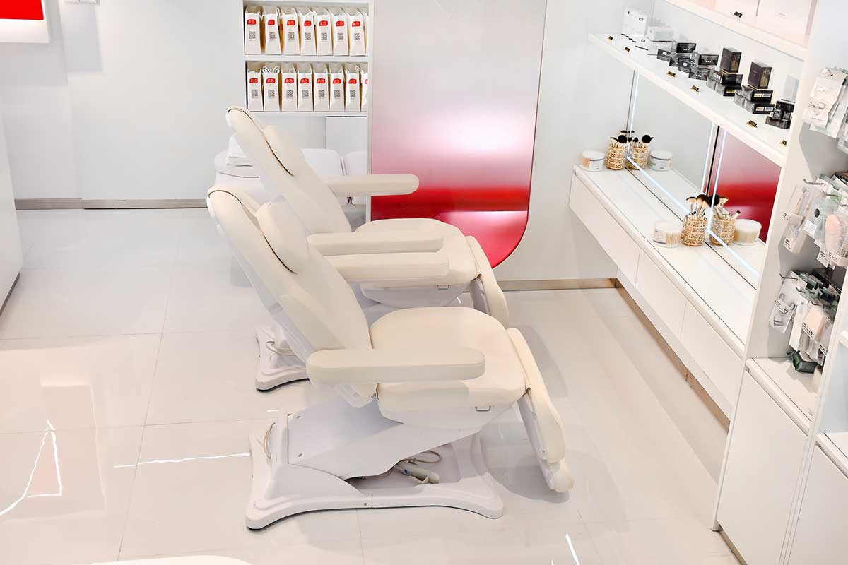 連鎖美妝店面設(shè)計裝修效果圖